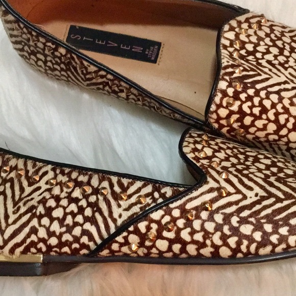 Animal Print Loafers with Gold-plates Heels - Picture 2 of 4